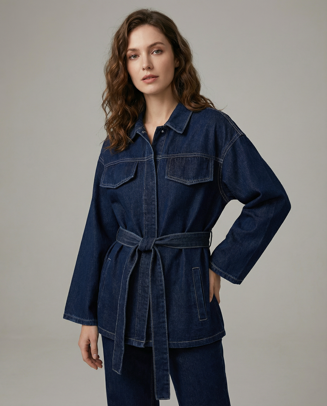 Women's Belted Denim Utility Jacket with Structured Collar and Relaxed Fit