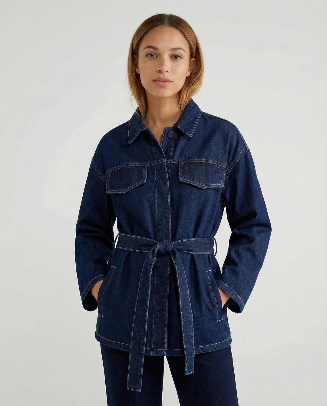 Women's Belted Denim Utility Jacket with Structured Collar and Relaxed Fit
